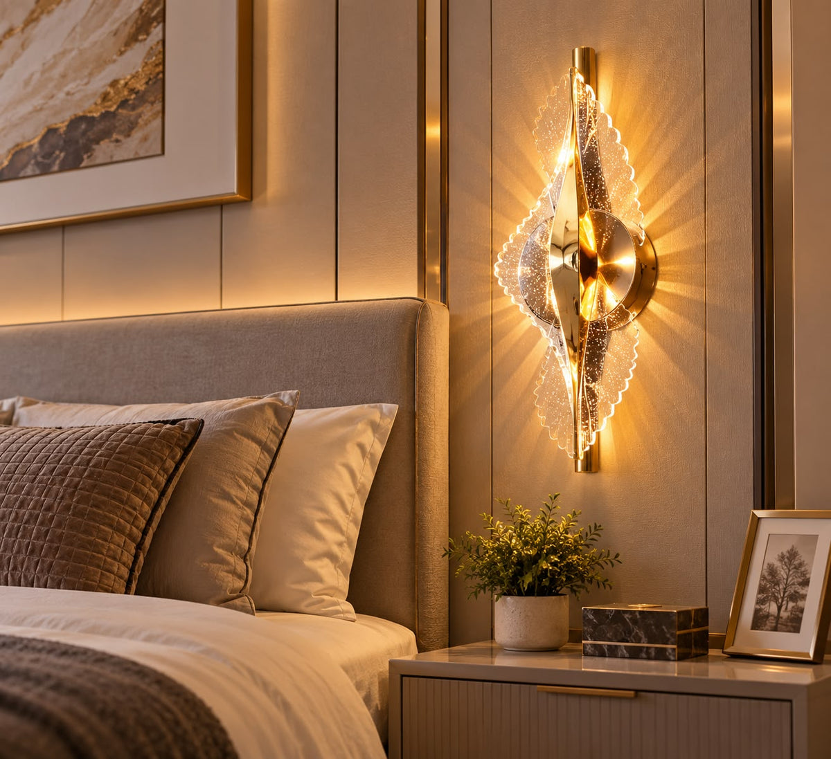 Lámpara de Pared LED Dorada de Lujo con Diseño Moderno